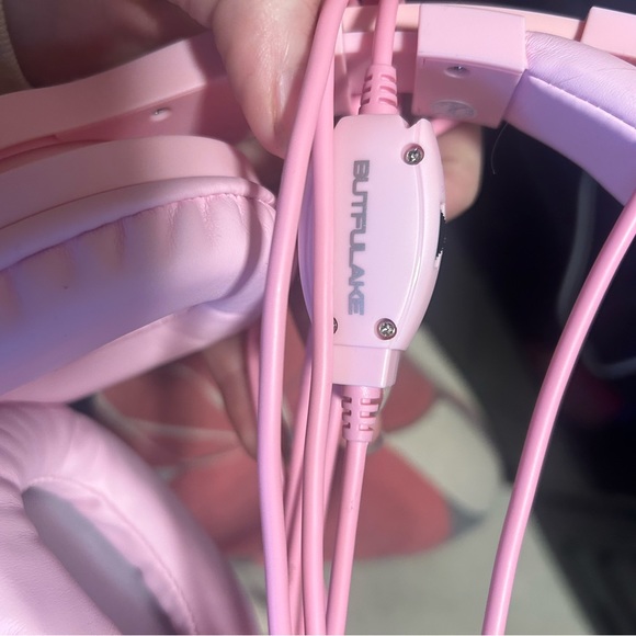 headphones that i didn’t like personally. - Picture 2 of 3